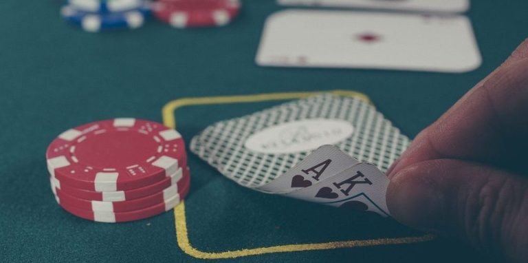 Bàn dealer live casino tại g888 với giao diện tiếng Việt
